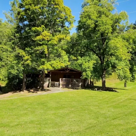 Lakeview Lounge. 3 bedroom cabin surrounded by national forest.