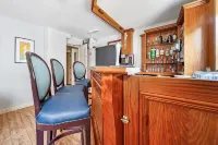 Iona Inn - bar