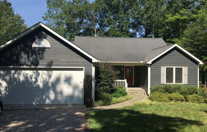 HUGE cove, DEEP water, KAYAKS, SUPs, fire pit & game room