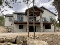 Luxury Home, Lake & Mountains View Around - 4-Star