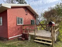 Siri's Pride & Joy Cute 2 bed/2 bath bungalow nestled on a private corner lot - 3-Star