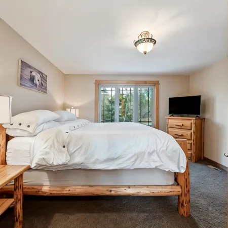 CJ's Lakeview Cabin HotTub Spotless! GameRoom Parking Stocked Kitchen