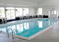 Quality Inn & Suites Mackinaw City Beachfront - Pet friendly