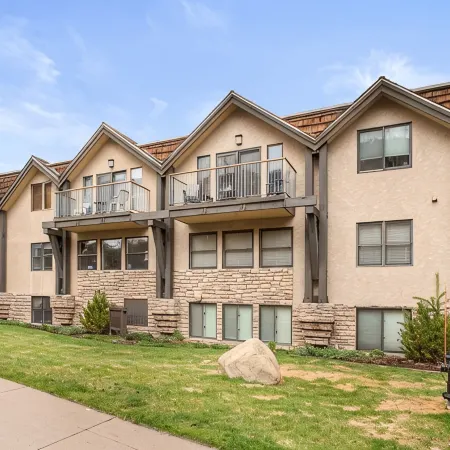 BRIGHT, Renovated, In the Heart of Aspen Walkable