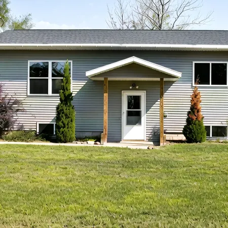 Bright & Private Home ~ Close To Downtown MQT