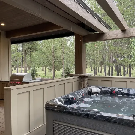 Four Seasons Luxury 5 Br Lodge w/ Hot Tub, Infinity Pool and More