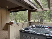 Four Seasons Luxury 5 Br Lodge w/ Hot Tub, Infinity Pool and More - 5-Star