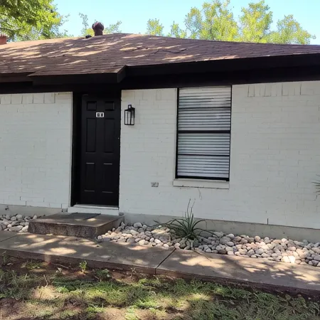 Cozy 1-bedroom apartment with WiFi, AC, located in Old Town Burleson