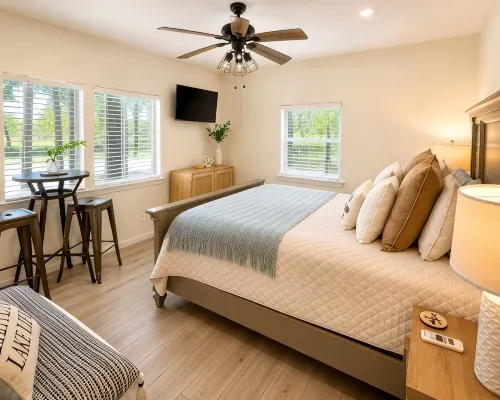 Greers Ferry Lakefront Getaway - easy lake access - Chalets