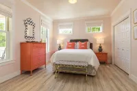 Tuck'd Away - Newly Built Vacation Home Located in Downtown Saugatuck - 3 stjerner
