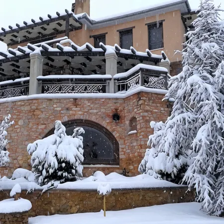 Iakovakis Suites & Spa