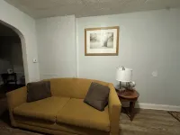 Cozy house in welcoming Cleveland with AC, WiFi - 2-Star