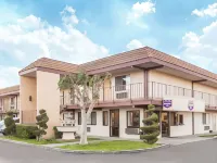 Knights Inn Madera Hotel dekat Madera