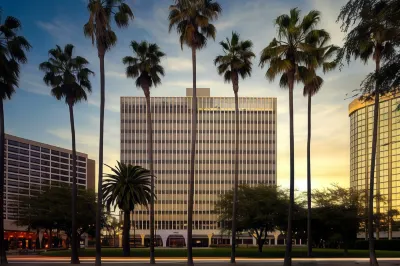 Hyatt Place LAX/Century Blvd Отели рядом с достопримечательностью «UCLA Meteorite Gallery»