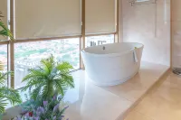Wyndham Surabaya City Centre - Bathtub