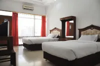 Hotel Aman Karanganyar Hotel di Sempor