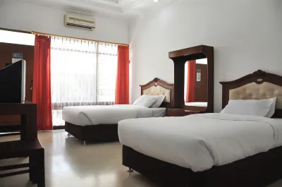 Hotel Aman Karanganyar Hotel dekat Candi Bengkoang, Kalitengah, Gombong