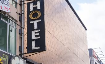 Artz Hotel Johor Bahru - Housity