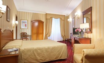 1. Hotel Si..