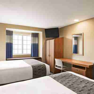 Microtel Inn & Suites by Wyndham Zephyrhills Rooms