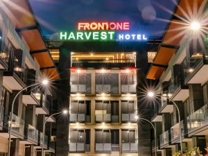 Front One Harvest Hotel Wonosobo