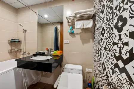 22Housing Luxury Hotel & Residence 39 Linh Lang Отели рядом с достопримечательностью «Hanoi Sky Lotte Observation Deck»