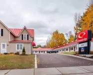 Econo Lodge Hotels near Peebles