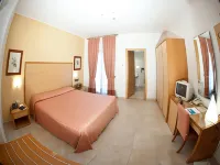 Hotel Degli Aranci Hotel berhampiran Campeggio Pozzo Moretto