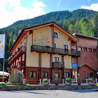 Hotel Boton d'Or & Wellness a la Thuile Hotel Exterior