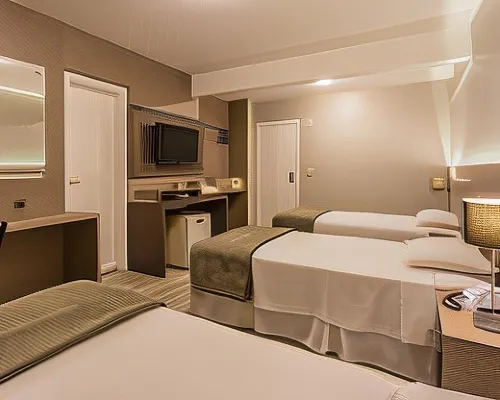 法洛爾達伊拉飯店 羅薩里奧階梯附近的飯店