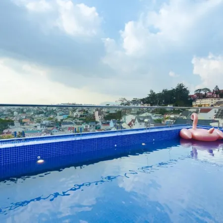 TTR Skypool View Hotel