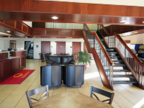Econo Lodge Inn & Suites Hotels in Kearney