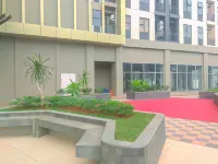 Well Designed Studio Room Transpark Cibubur Apartment by Travelio Отели в г. Джакарта