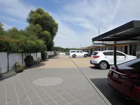Cowra Crest Motel - parking