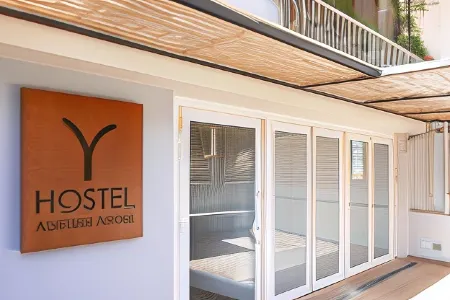 Y Hostel - Albergue Juvenil