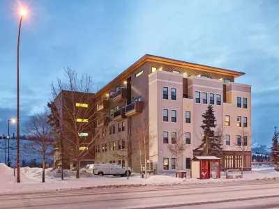 Raven Inn Whitehorse Hotels near Kwanlin Dün Cultural Centre