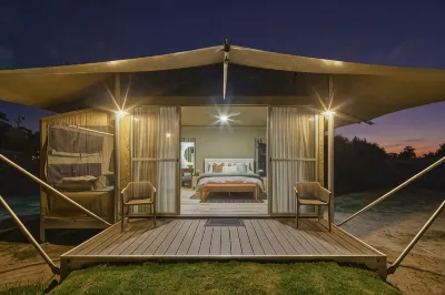 Willow Wood Glamping Retreat Hotels near Underwater Observatory