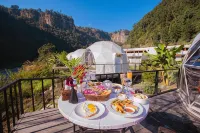 Harness Zipline And Adventure Resort Hotels in Баглунг