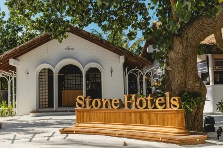 Stone Hotel Dhiffushi Отели рядом с достопримечательностью «Meeru Island Resort and Spa»