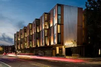 Cambria Hotel Boston Somerville Hotels in Сомервіль