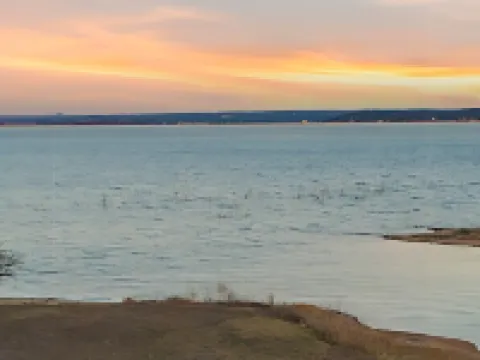 Roadside at 'Bout DAM Time - Cozy Lakeside Cabin, Nature Retreat, & Brew Pub! Hotels in Buchanan Dam