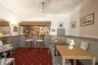 Bridgeside Guest House - Homestays