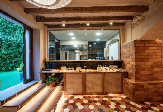 호텔 외부 전경과 자연