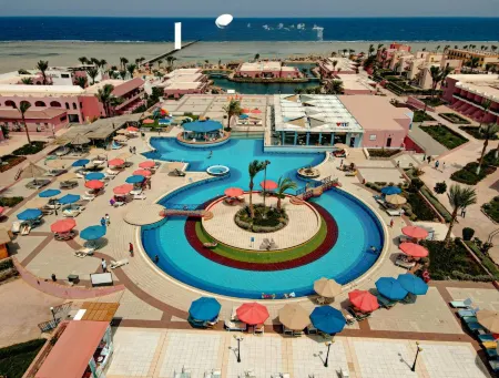 MG Alexander the Great Hotel Отели в г. Qesm Marsa Alam