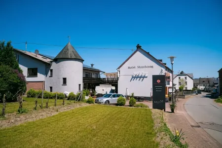 Hotel Moselsteig Отели рядом с достопримечательностью «Golden Nugget»