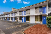 Motel 6 Lagrange, GA - 2-Star