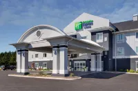Holiday Inn Express & Suites North Fremont Hotel dekat Clyde, Ohio