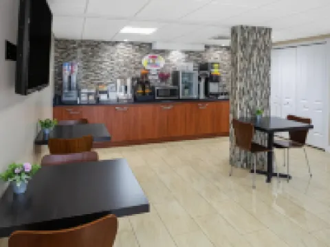 Super 8 by Wyndham Bradenton Sarasota Area ブレーデントンのホテル