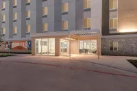Everhome Suites Brownsville Hotels near Gladys Porter Zoo