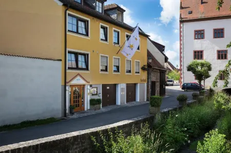 Akzent Hotel am Bach Отели в г. Деттельбах